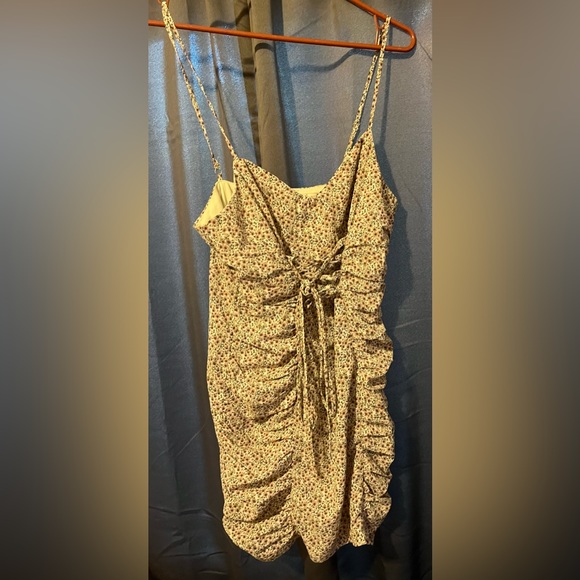 Beautiful floral short dress - Picture 1 of 9